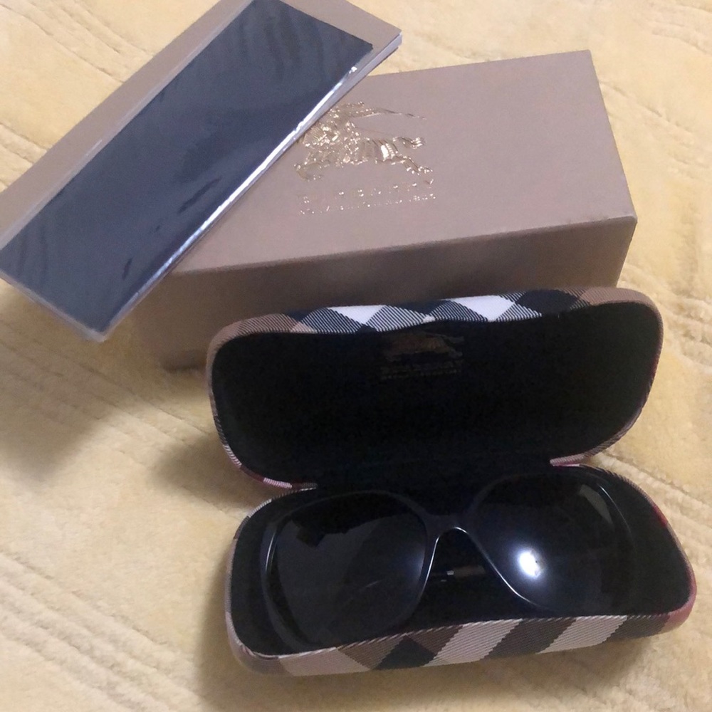 Burberry sunglasses black